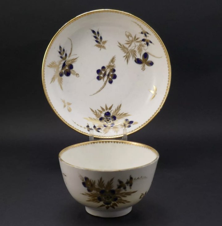 Phoenixchild0's tweet photo. Don't miss out - This weeks auction update. Selling here some early British porcelain and a couple of sleepers, all ending tonight.  

For more details -  https://t.co/GavuFxVFSV

#Antiques #britishporcelain #porcelain #Hammersley #Worcester #Auctions #London #tea #teadrinking https://t.co/IwqTxMeiFk