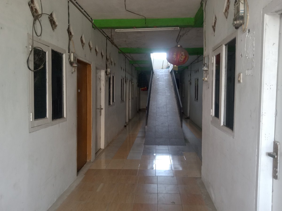 yangmayng's tweet photo. JUAL KOST 24 PINTU Karawang Tanjungpura
luas bangunan: 92m
* Harga 1.4M masih bisa nego santai
*ukuran kamar 3 sekatan
*token sudah masing-masing
*tempat strategis deket jemputan karyawan
* harga sewa 800/bulan
*Kamar mandi sudah dalam semua

berminat WA: 08974715110 https://t.co/2N2CzoGn1R