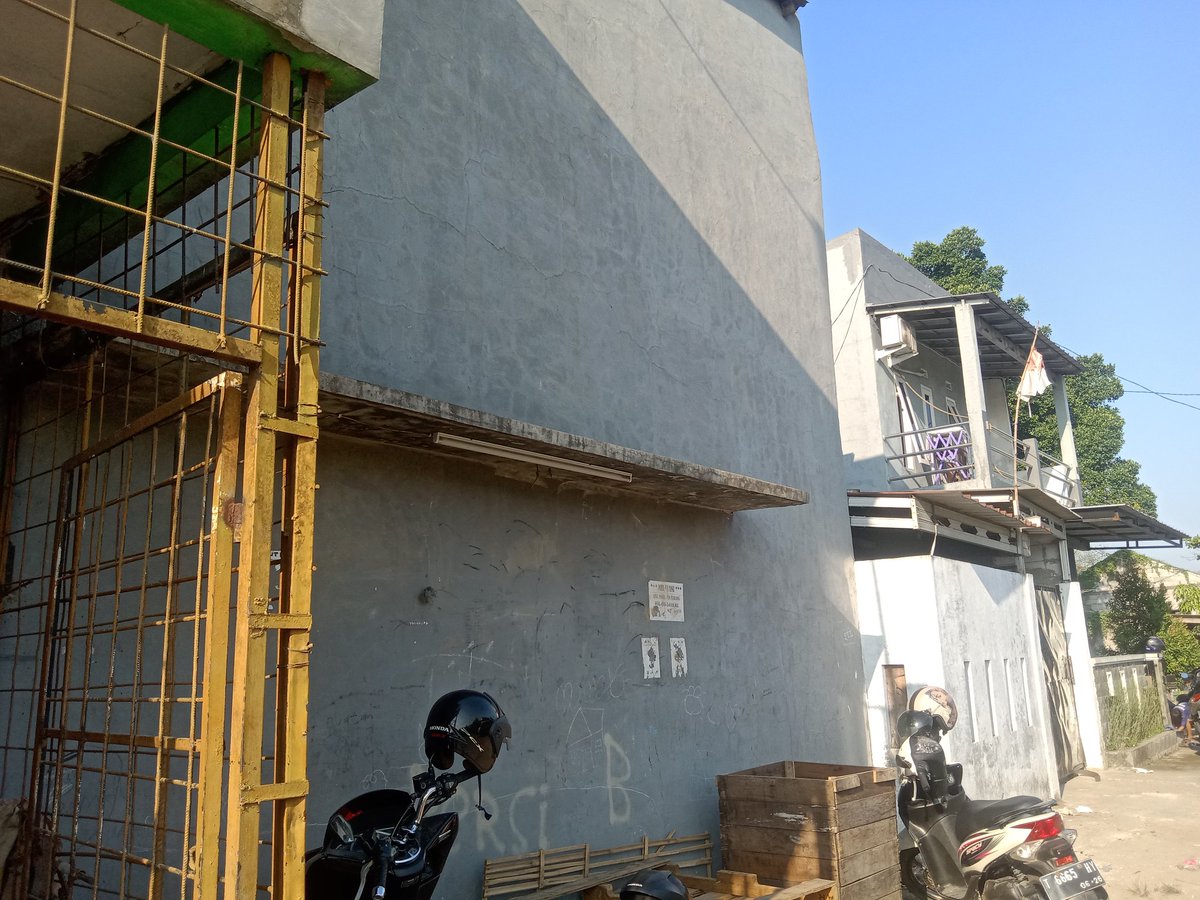 yangmayng's tweet photo. JUAL KOST 24 PINTU Karawang Tanjungpura
luas bangunan: 92m
* Harga 1.4M masih bisa nego santai
*ukuran kamar 3 sekatan
*token sudah masing-masing
*tempat strategis deket jemputan karyawan
* harga sewa 800/bulan
*Kamar mandi sudah dalam semua

berminat WA: 08974715110 https://t.co/2N2CzoGn1R