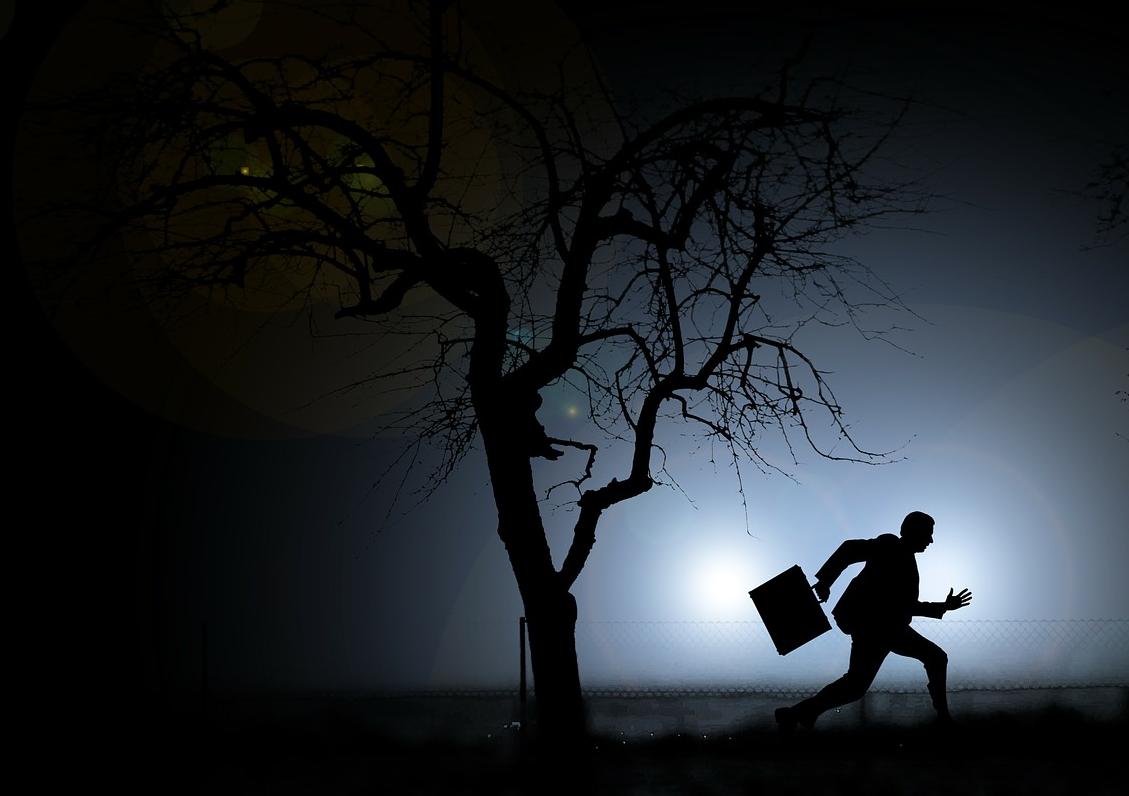 “The Trade” by Dale T. Phillips: A problem solver works to keep an art thief alive, risking his own life in the process.

Mystery Magazine Aug 2024 amzn.to/4d2zwr6
amzn.to/4c77tFI

#mystery #CrimeFiction #mysteries #shortstory