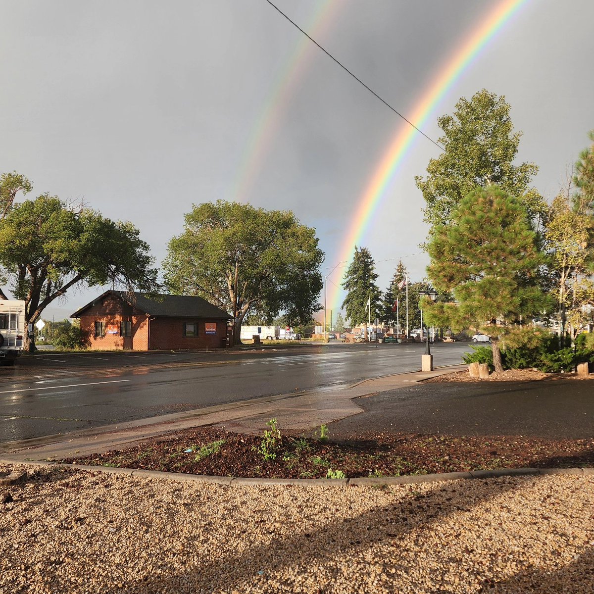 offgridforever's tweet image. Last night, we stepped outside our hotel to discover the biggest double rainbow! And you could even see the end of it. Taking it as a good omen for today's property search.