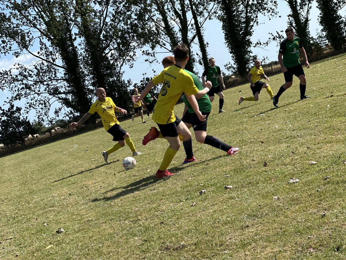 valelongofc's tweet image. This week we travelled to @FreethorpeFCSun for our penultimate pre-season friendly and walked away with a 6-1 win. Thanks for the run out - best of luck for the season!

Special mention to @Jdhaliwal81 for stepping up (1 week only!) &amp;amp; his big half time talk. 
#vale #upthelongo