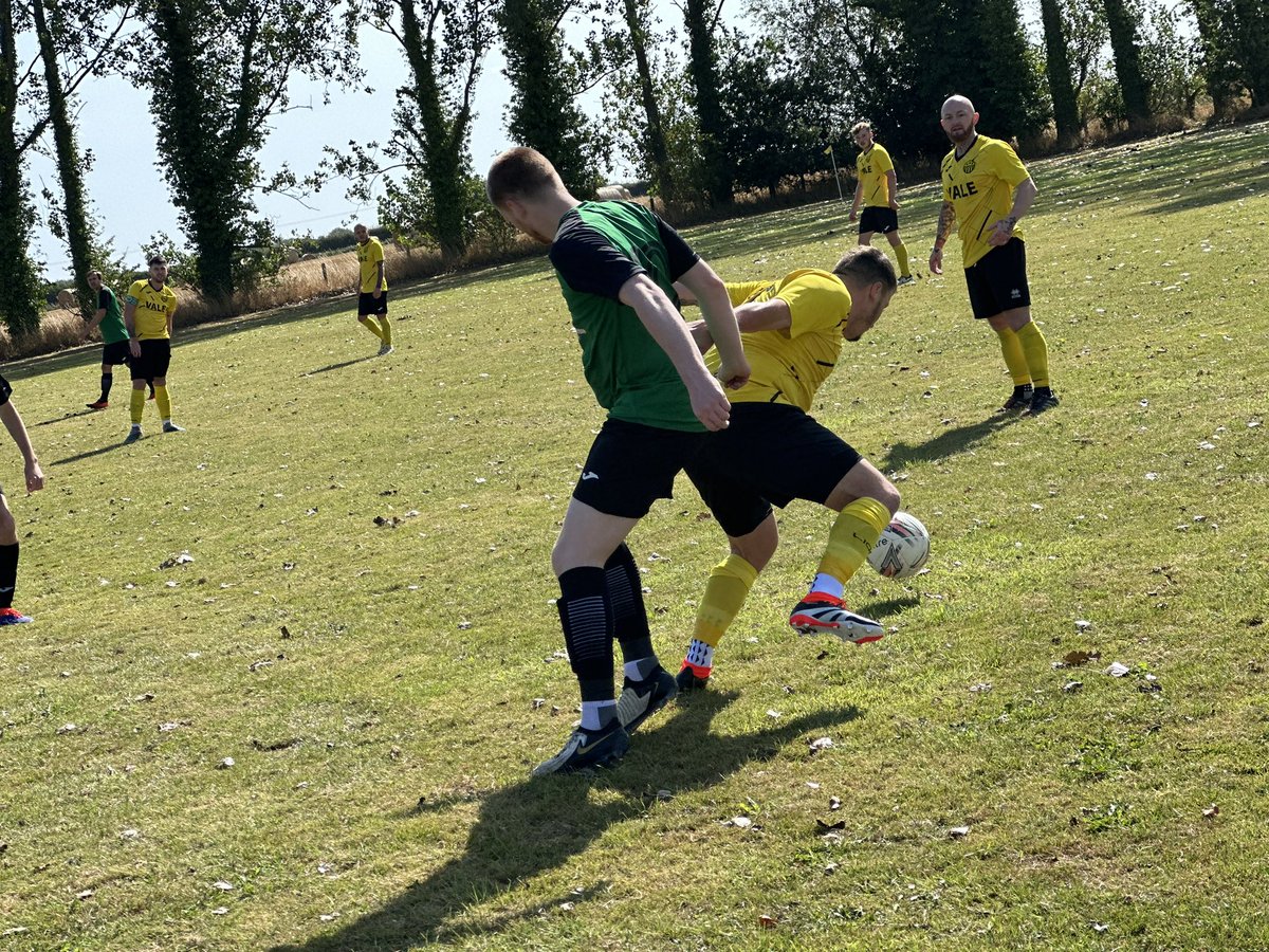 valelongofc's tweet image. This week we travelled to @FreethorpeFCSun for our penultimate pre-season friendly and walked away with a 6-1 win. Thanks for the run out - best of luck for the season!

Special mention to @Jdhaliwal81 for stepping up (1 week only!) &amp;amp; his big half time talk. 
#vale #upthelongo