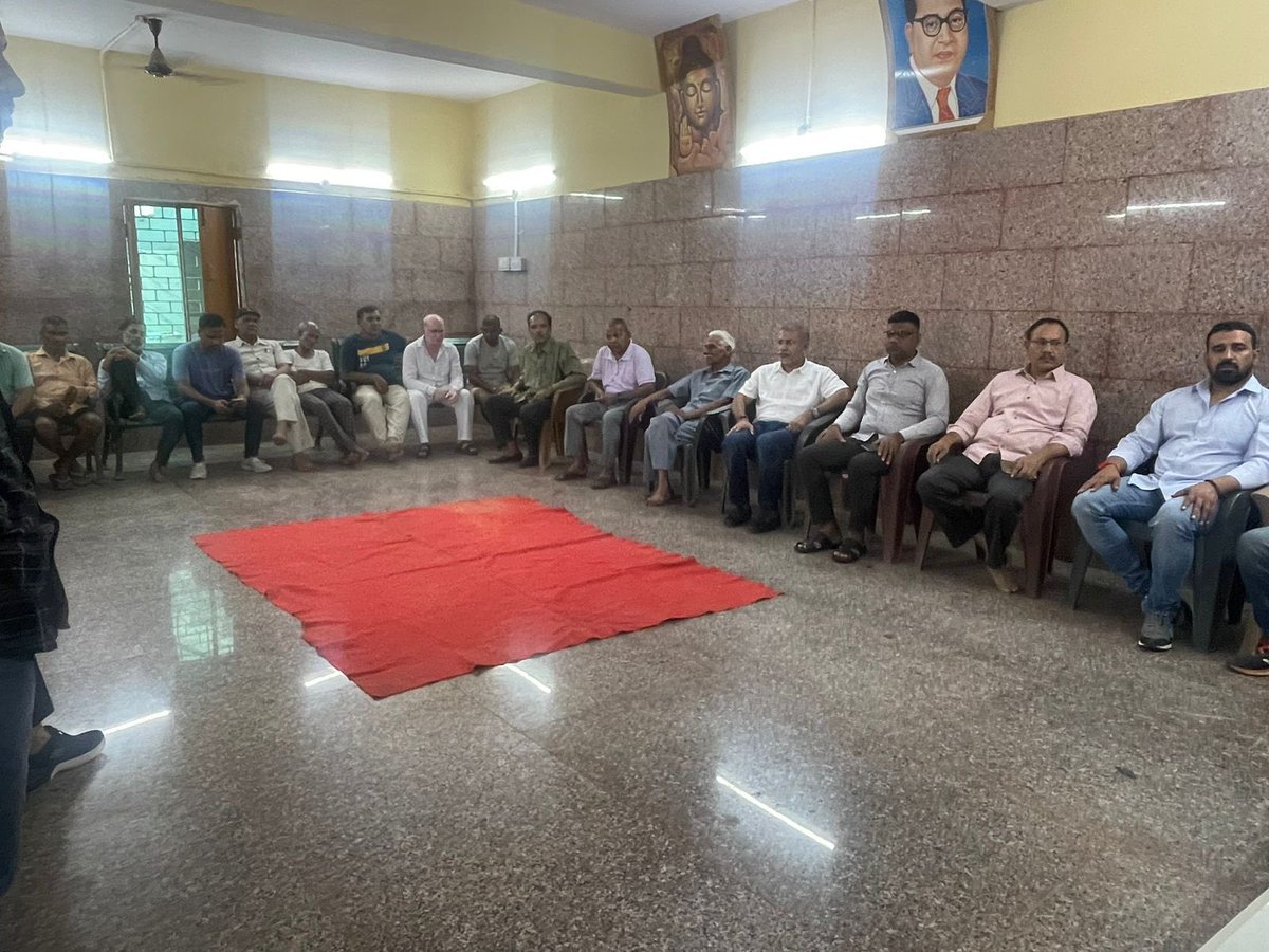 AzadSinghBjp's tweet image. आज यशस्वी प्रधानमंत्री श्री नरेंद्र मोदी जी का प्रेरणादायी संबोधन “मन की बात” कार्यक्रम के माध्यम से बूथ न. 19 हरिजन बस्ती, रजोकारी गाँव में साथियों सहित सुना |

#AzadSingh #MannKiBaat