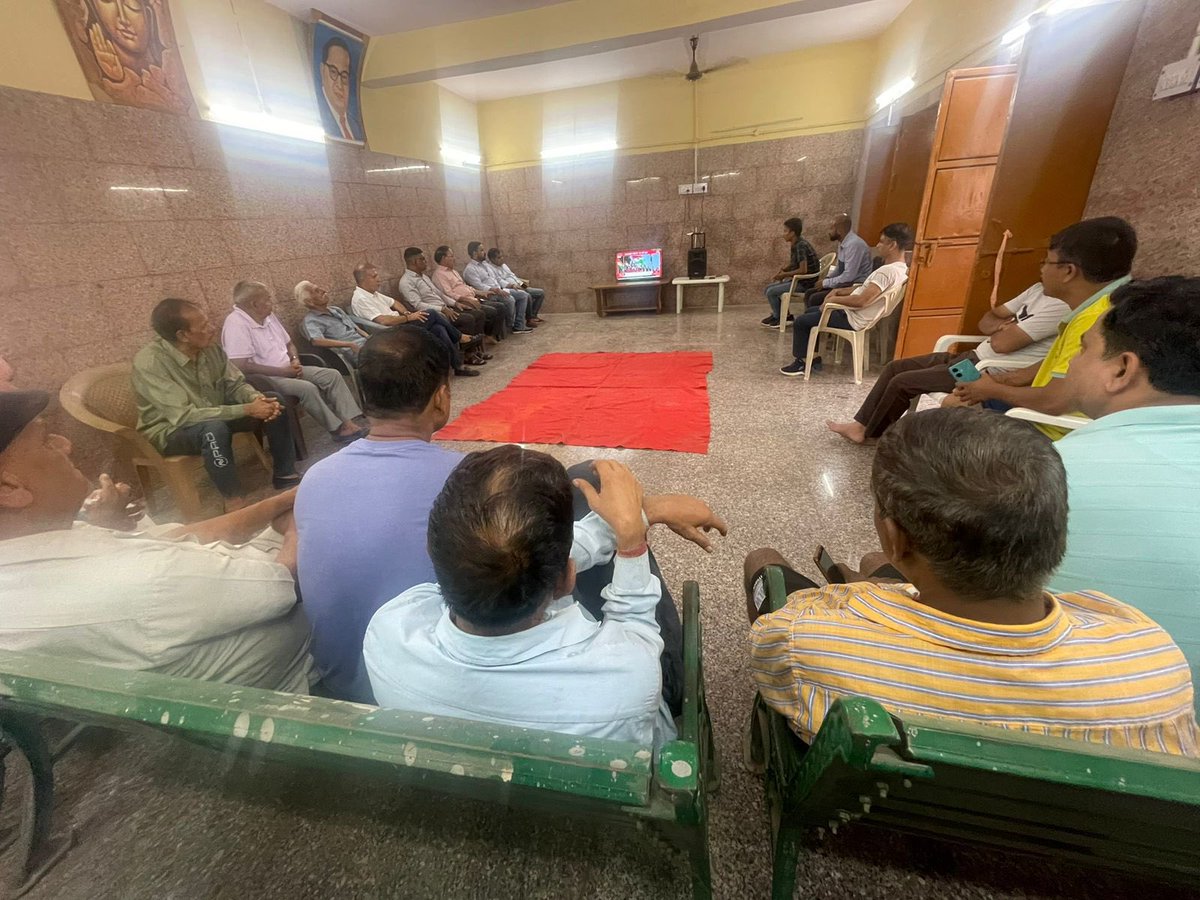 AzadSinghBjp's tweet image. आज यशस्वी प्रधानमंत्री श्री नरेंद्र मोदी जी का प्रेरणादायी संबोधन “मन की बात” कार्यक्रम के माध्यम से बूथ न. 19 हरिजन बस्ती, रजोकारी गाँव में साथियों सहित सुना |

#AzadSingh #MannKiBaat