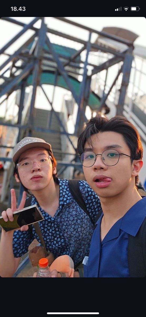 BatrisyaAd26201's tweet photo. VIN?…. GW PINGSAN LAGI SUMFAH 
#imkevin #AXELOTS #axelbong https://t.co/FfVJgizp05