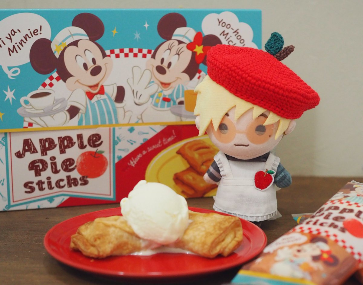 この間インしたときに買ったアップルパイのお菓子、トースターで少し温めてから食べたらめちゃ美味しかった🍎