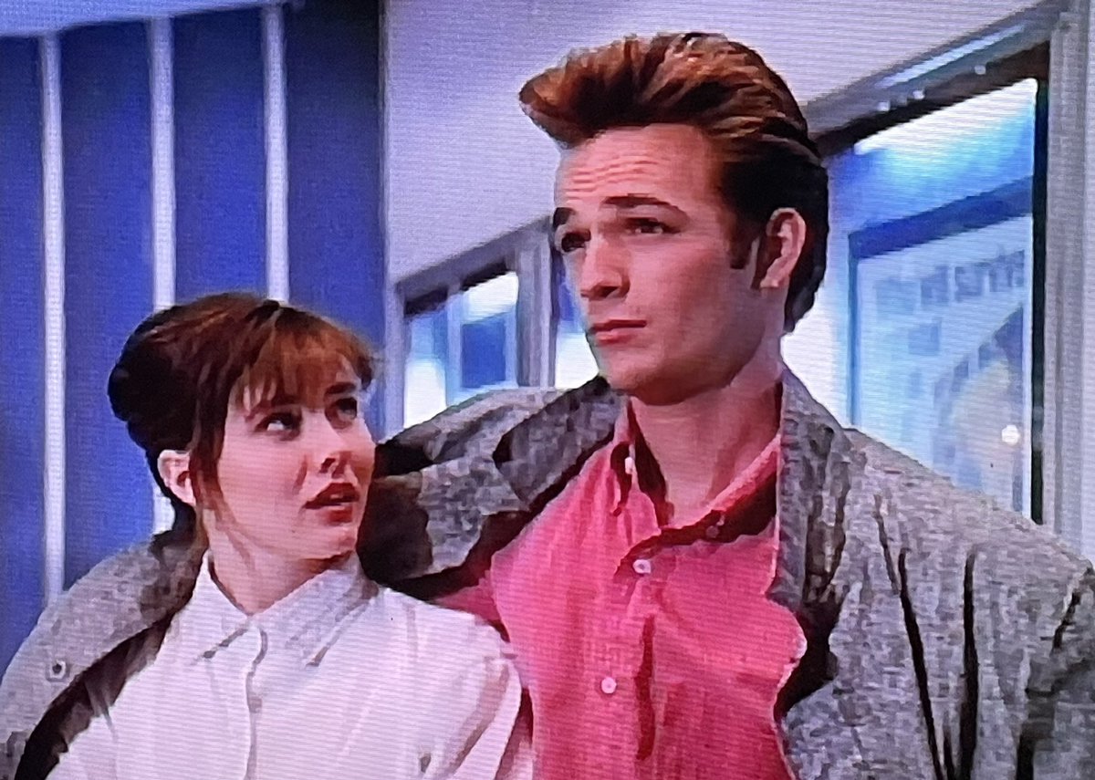 JoiedevivDanni4's tweet photo. Watching reruns of Beverly Hills 90210, still can’t believe they are gone. 💔  
#ripshannendoherty #riplukeperry https://t.co/AzMeMkPUOk