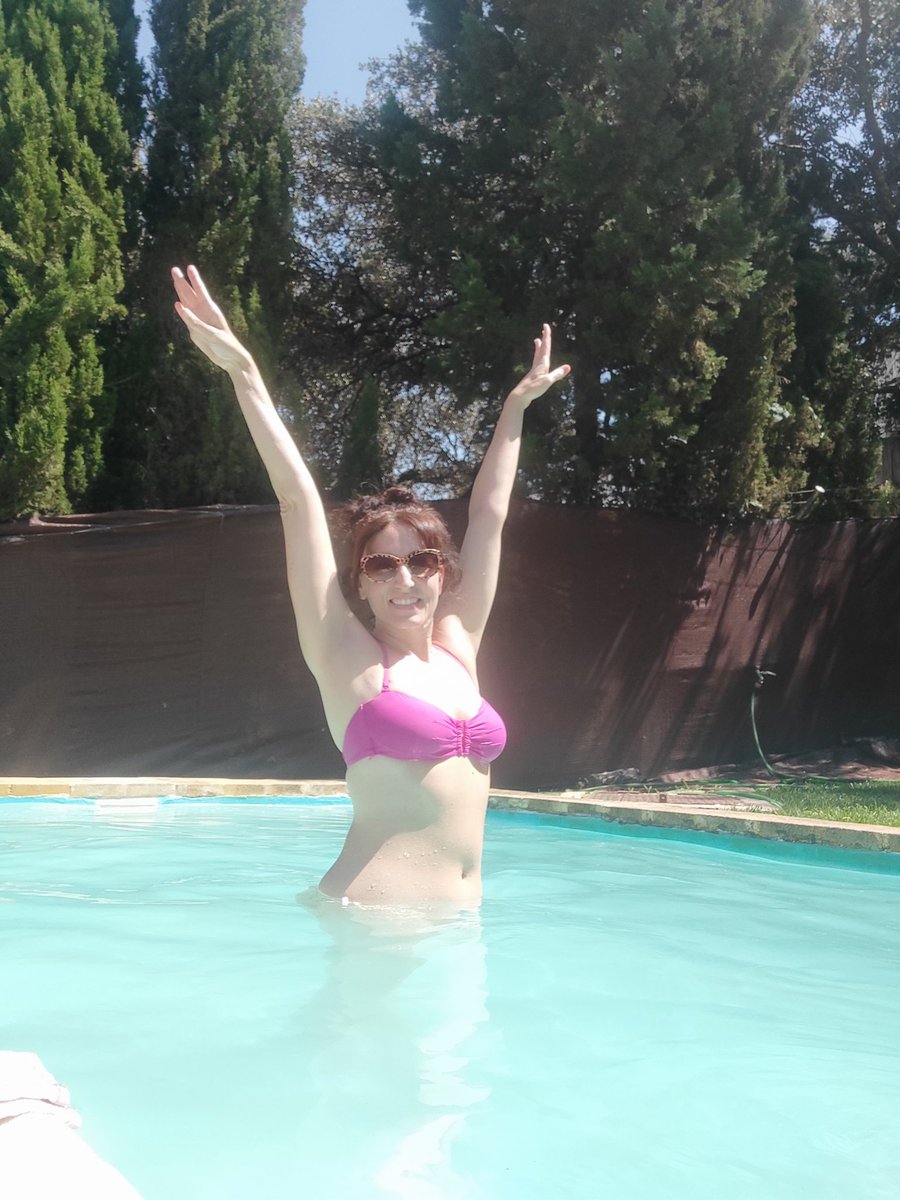 Veroes82's tweet photo. Cuando el último domingo de agosto te das cuenta que estás mulata 😂🤣😅👙 https://t.co/PAdViDXhoQ