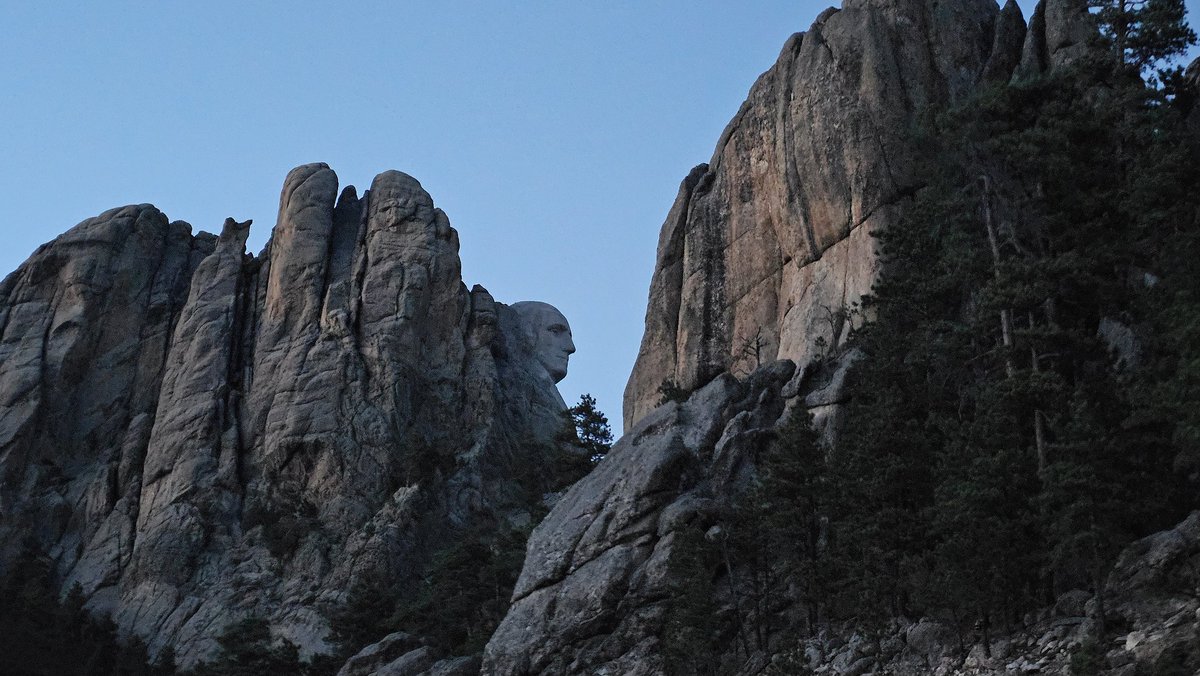 MissBrandyGreen's tweet photo. #MountRushmore #KeystoneSD #SouthDakota #America #FoundingFathers #AmericanDemocracy #AmericanPresidents #travel #history #BlackHills #PahaSapa #Lakota #SixGrandfathers https://t.co/d8F0OORZPn