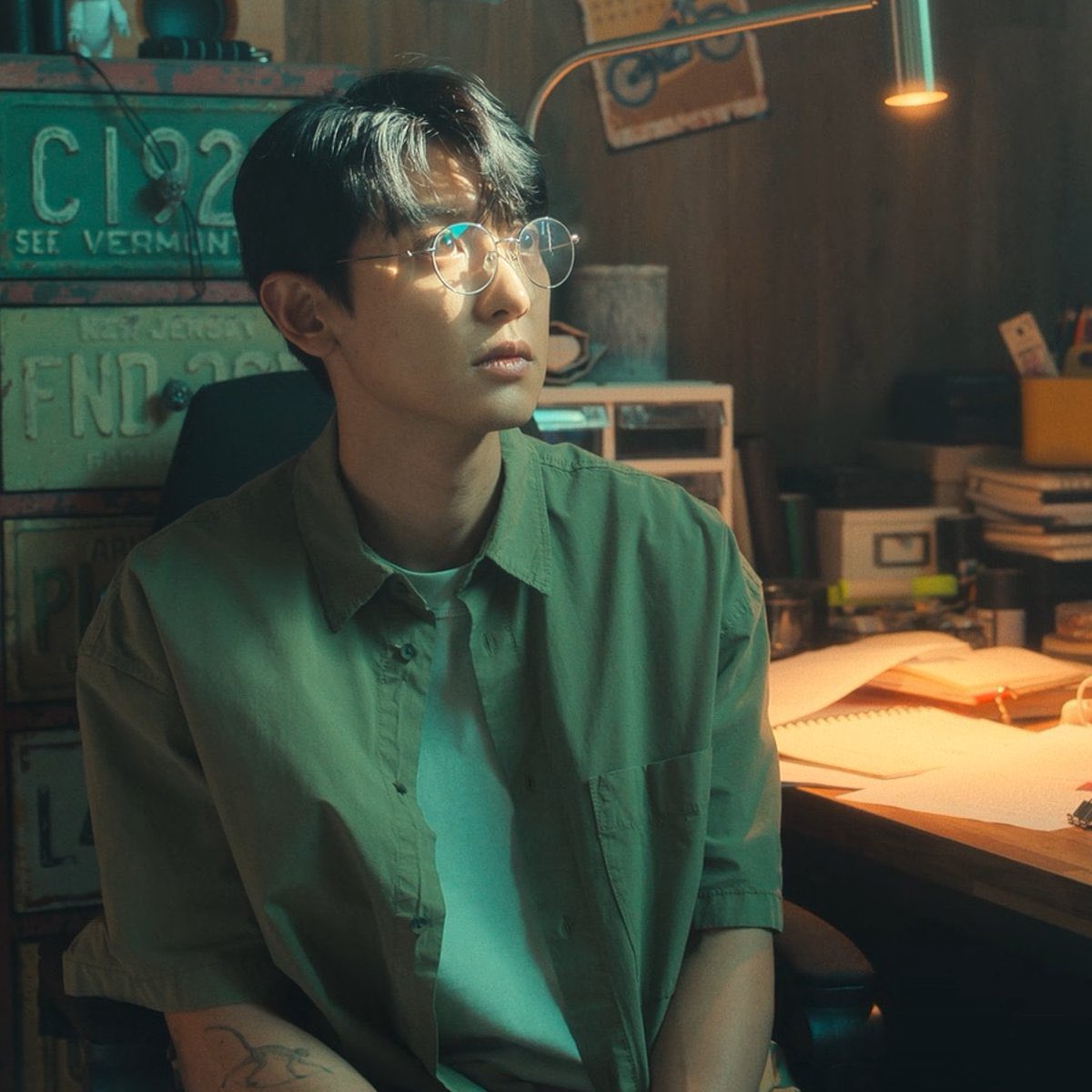 Chanyeolist1127's tweet photo. Tats on display 😌😌 https://t.co/Mh1CshCLV9