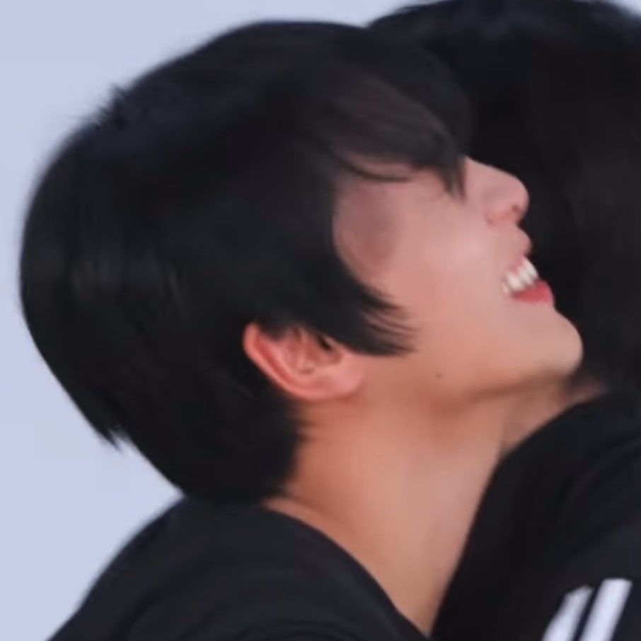 둥떤애 귀 색깔 변한것도....................💦💦