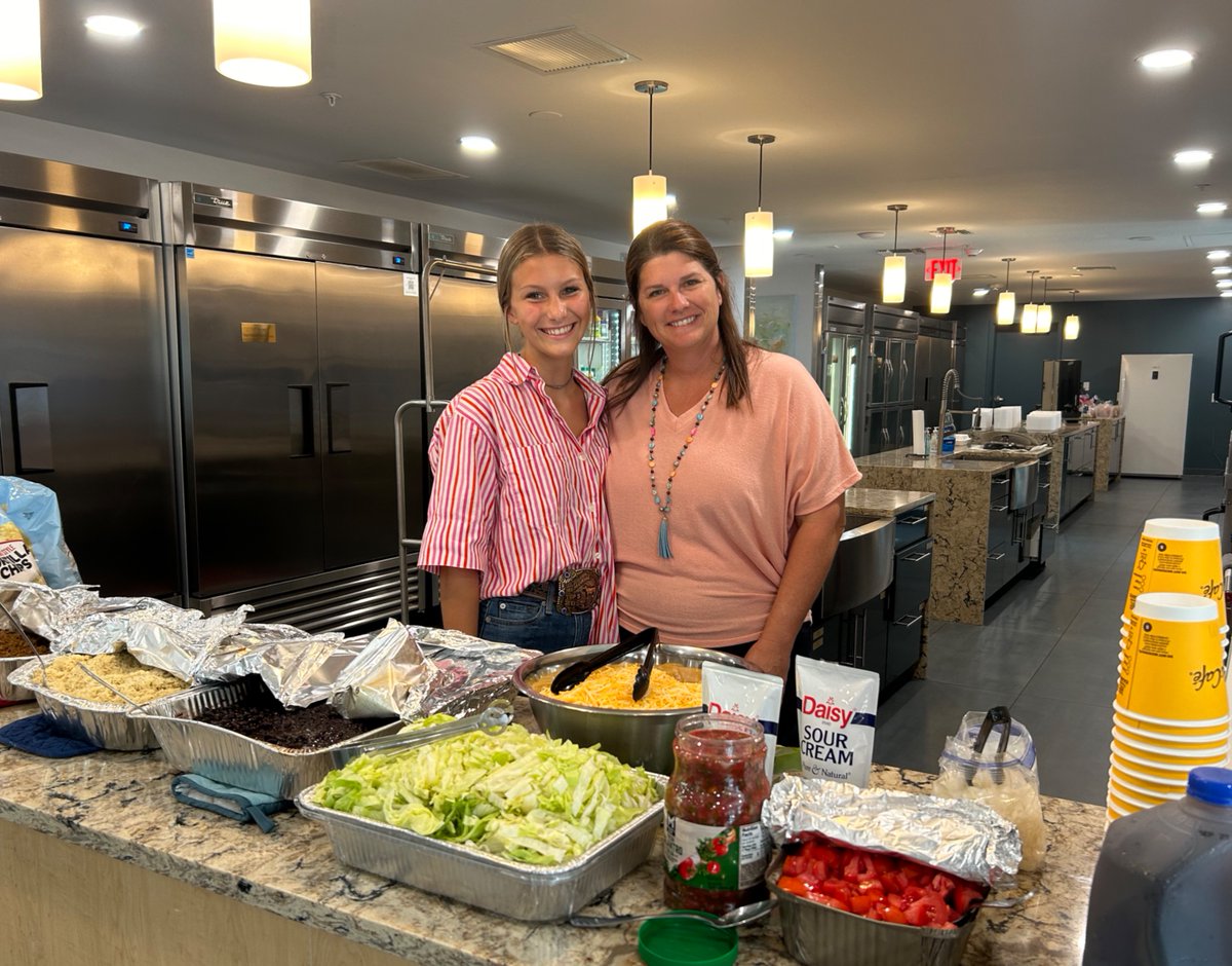 Thank you to the Teague family for being our latest Visiting Chefs! 🍽️ Everyone at the House enjoyed your wonderful meal! 

If you'd like to sign up to be a Visiting Chef, click here: rmhcncf.org/visiting-chef-….

#KeepingFamiliesClose #forRMHC #VisitingChef