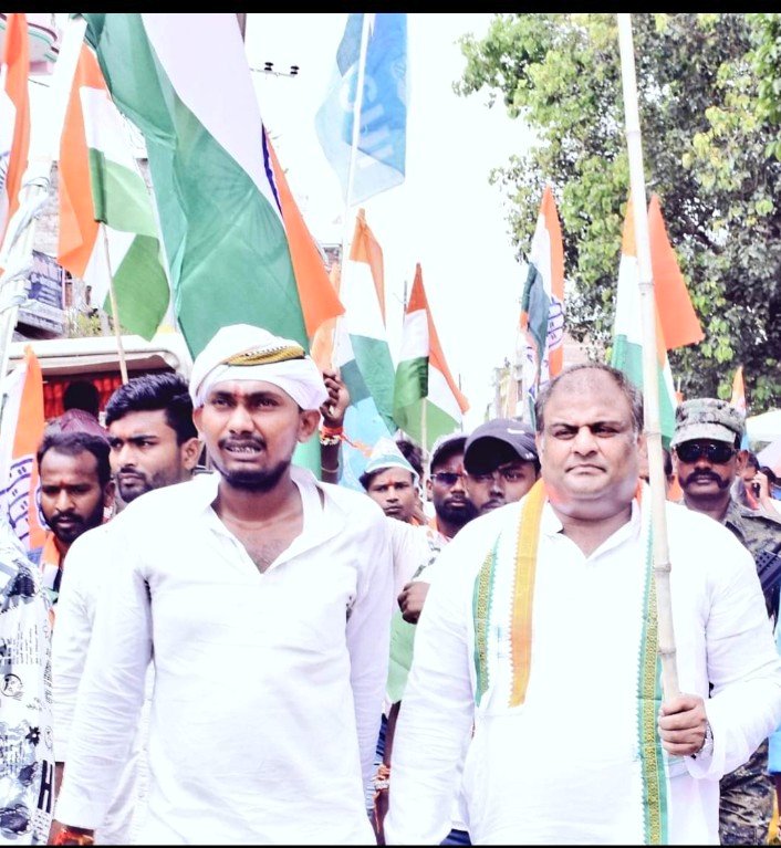 nitin_rustam's tweet photo. योग्यताएं कर्म से पैदा होती हैं,
जन्म से हर व्यक्ति शून्य होता है!!
कांग्रेस पार्टी के राष्ट्रीय सचिव बड़े भाई आदरणीय श्री @chandanjnu जी 🔥
#Congress #Khagaria #Beldaur #DrChandanYadav
#nitinpatelRustam #NavinKumarKhagaria https://t.co/Ge11VgmyCS