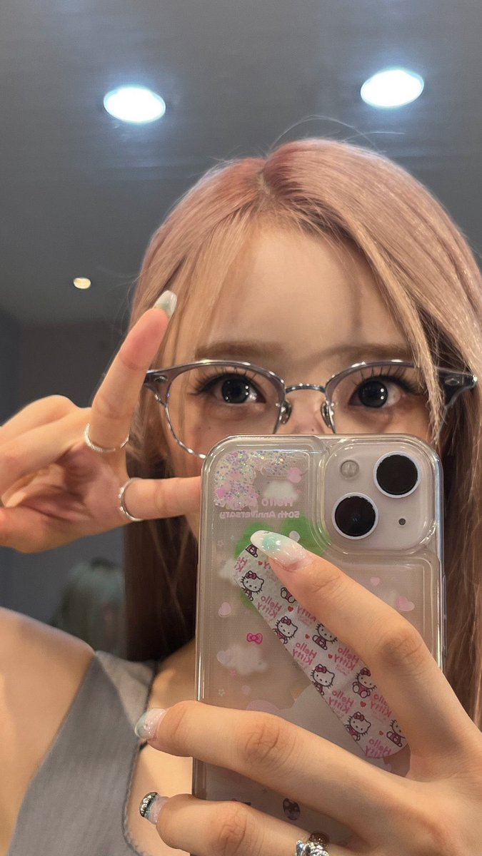 FranceHina's tweet photo. 𝓗𝓲𝓷𝓪'𝓼 𝓾𝓹𝓭𝓪𝓽𝓮 🩰 
🌸 ⋮ WEVERS.E

#HINA a posté de nouvelles photos d’elle sur WVSR

“J'ai aussi essayé des lunettes 👓🧐”

1/2

╰  #LIGHTSUM #ひな ╯ https://t.co/OJOkEqSW9z