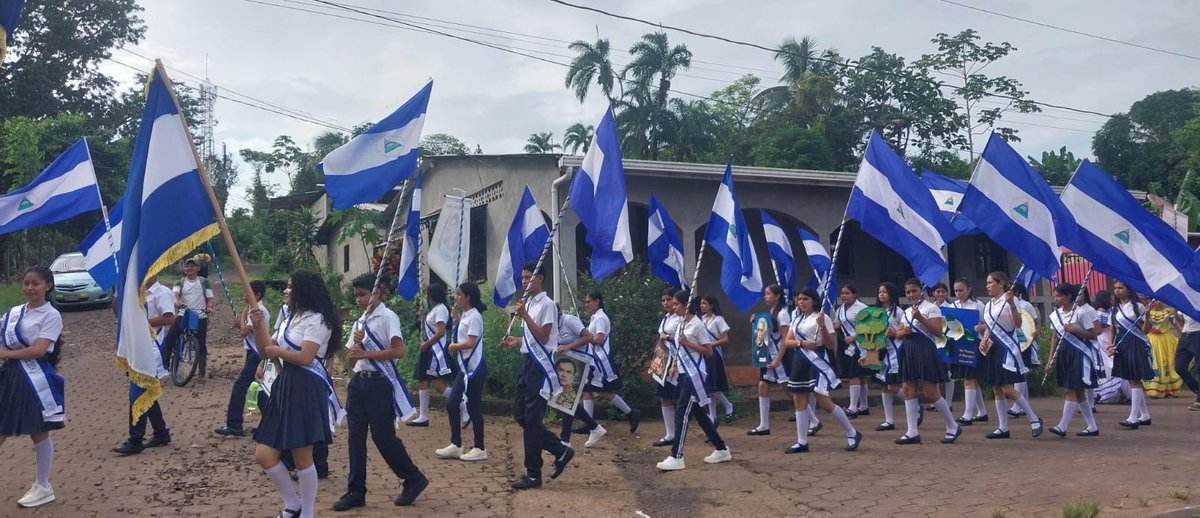 ¡Patria Bendita y Siembre Libre! Toda la comunidad seguimos celebrando nuestras fiestas patrias con el segundo desfile.
#PatriaBenditaysiembrelibre