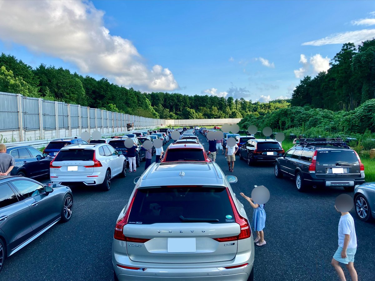 ELYSION_1001's tweet photo. 本日はVOLVO MEETING 2024に参加させて頂きました。
参加車両は200台近くとの事でして、ここまで大規模のミーティングはXC90に乗ってから初めてでした。
各車両のオーナーさんともお話出来て楽しい1日でした。
#volvomeeting
#ボルボミーティング https://t.co/Xsyn5TJOSU