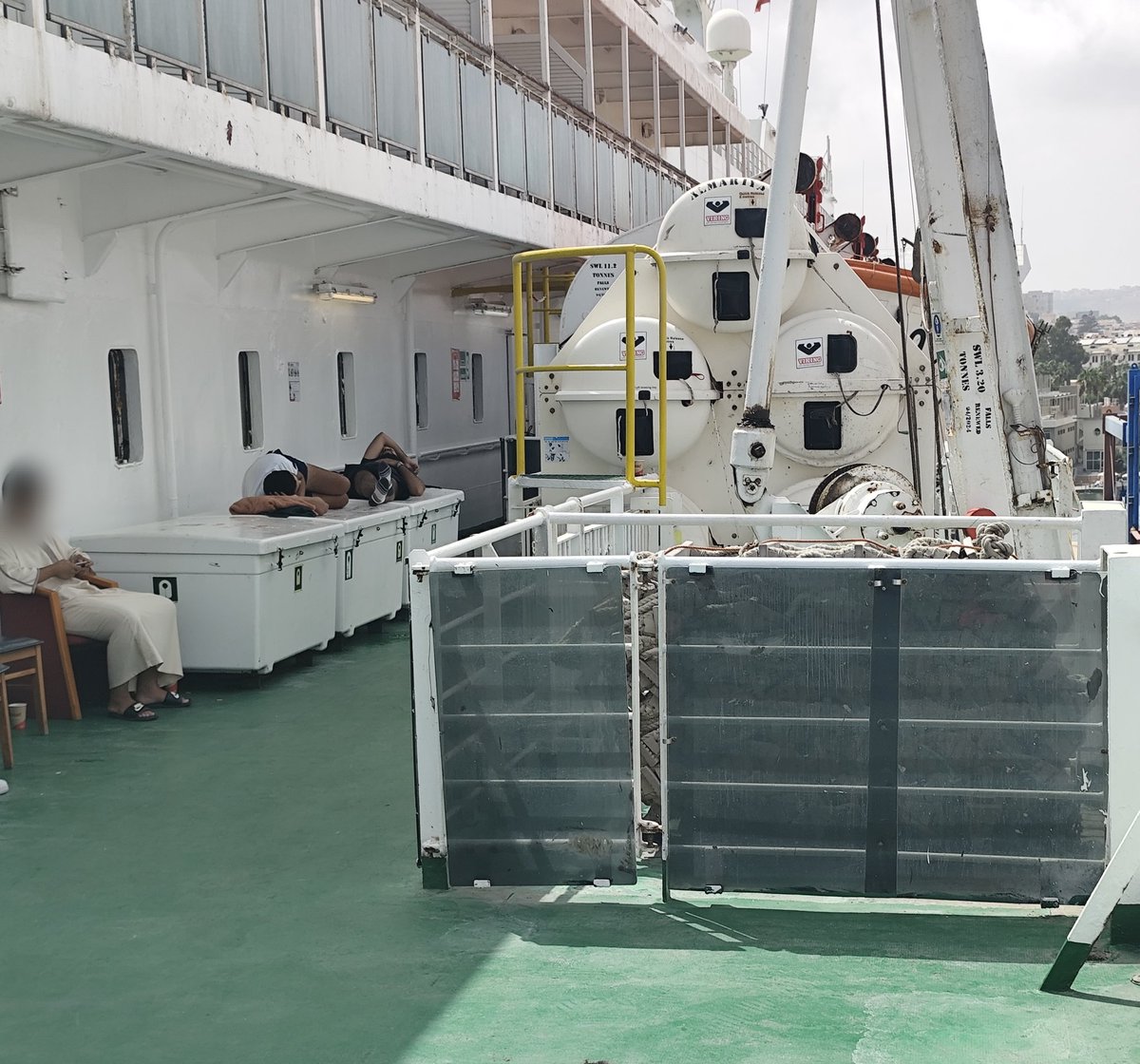 JoseMportillo's tweet photo. Barco ML-AL sal. Prog 13:00 son las 16:00 y seguimos esperando. A ver si @_GrupoAT además de las horas de retraso, ¿las condiciones de los pasajeros son las adecuadas? @ondaceromelilla @MELILLA_HOY @@Gobiernomelilla https://t.co/xVmYsZ8pXV