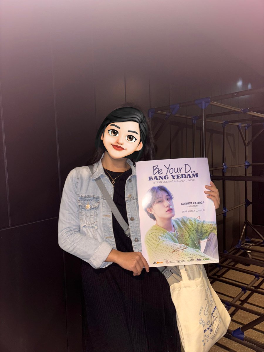 floweryouuuu's tweet photo. Not so lucky for lucky draw stuff but thanks @Renjunwifey22 for helping to get the ticket and didnt expect to get signed poster! 🥹🫶🏻 https://t.co/M5V2MSCzmx