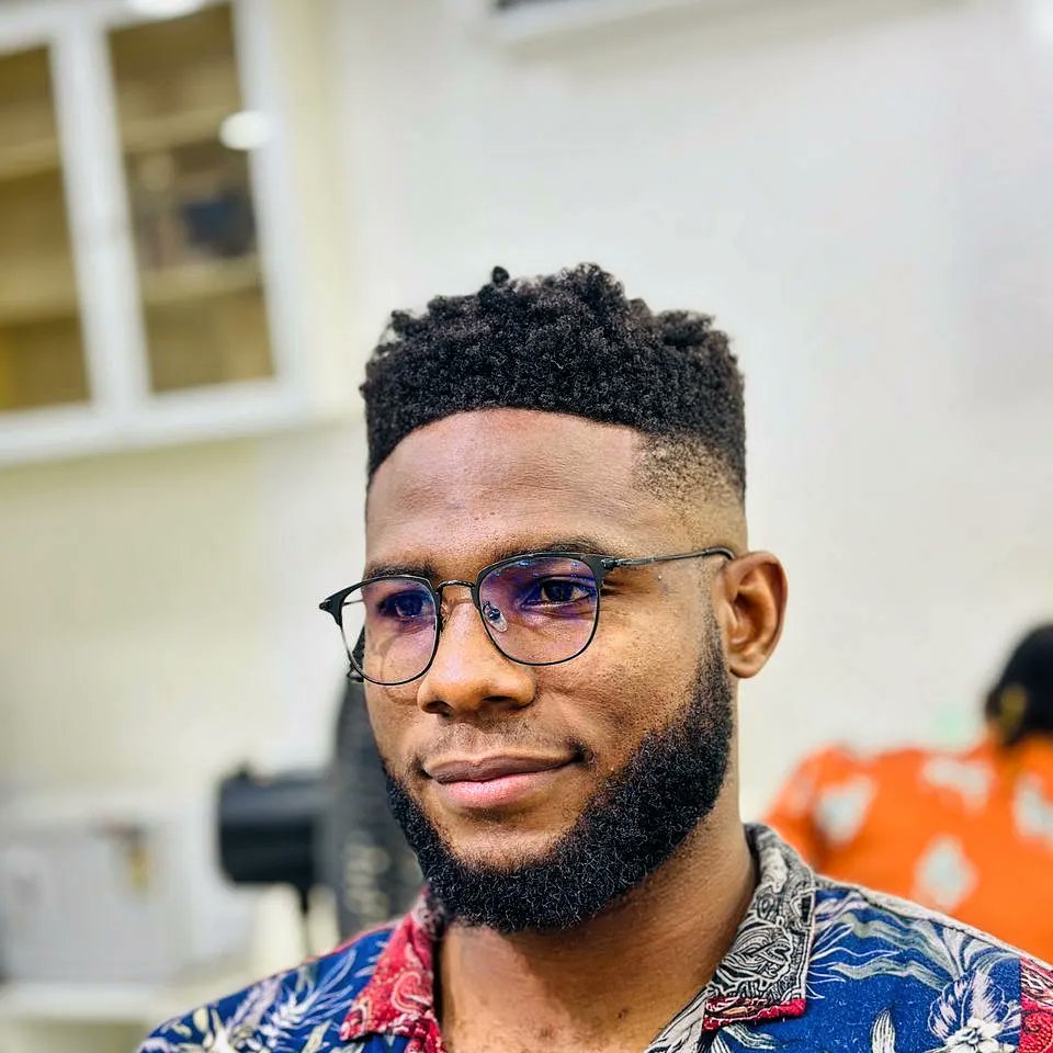 mai_haski's tweet photo. A king's strength lies in his unwavering determination.....
.@harkmaxcutzandspa
#andisnation #celebritybarber #andisgtxtoutliner #ANDISTANDONTHAT #andismaster #abujabestbarber #callmehaski #CREATEYOURWAY https://t.co/DuHb5G8Vs1
