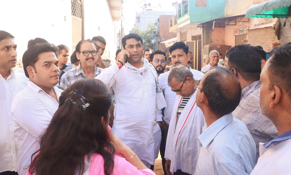 isomendratomar's tweet photo. वार्ड नंबर 35 हफीजाबाद मेवला में नगर निगम, मेरठ द्वारा निर्मित की जाने वाली सड़क के निर्माण कार्य का शुभारंभ स्थानीय वासियों के साथ किया। इस दौरान स्थानीय पार्षद श्रीमती पूनम गुप्ता जी सहित अन्य सम्मानित गण भी उपस्थित रहें।
#RoadConstructionWork https://t.co/92qJrJZOPN
