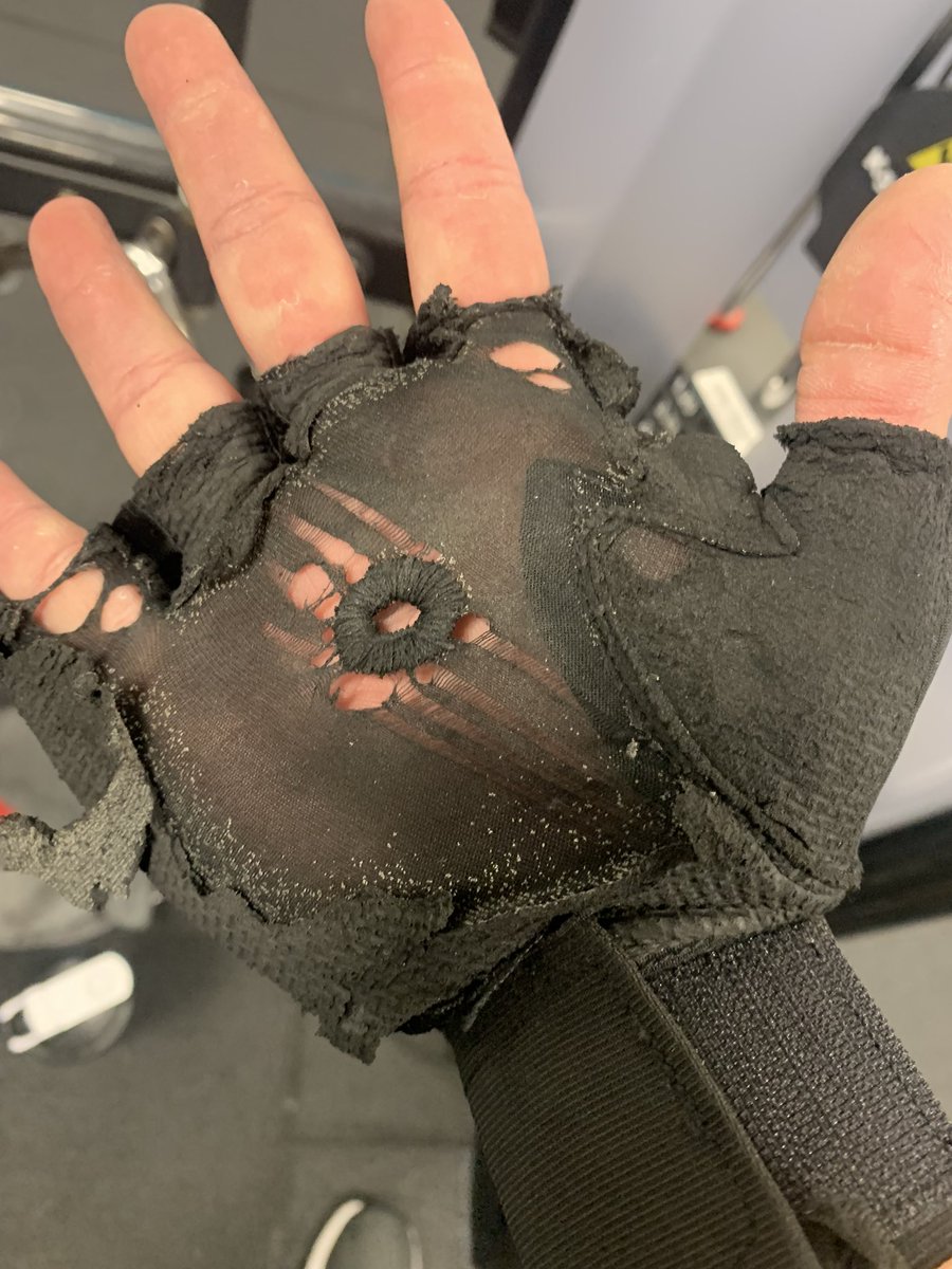 jonathan_crespo's tweet photo. @Everlast_ I’ve had these gloves for maybe two months and they have effectively fallen apart. Maybe they should have been called Neverlast! Very disappointed. https://t.co/pk7qJ8mENx