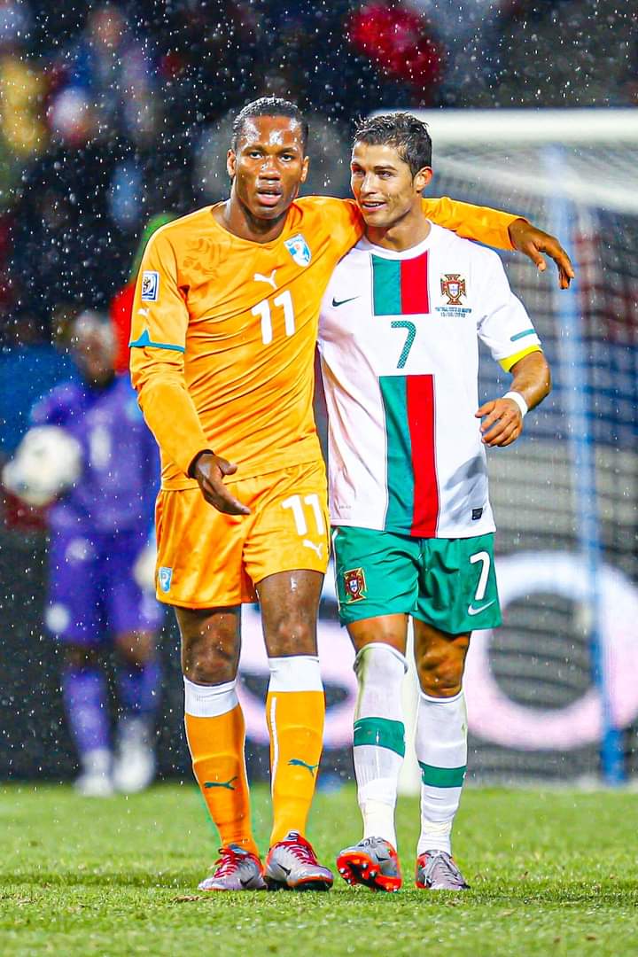 🚨🎙Didier Drogba.

“Cristiano Ronaldo é melhor que Lionel Messi. É um fato conhecido.”