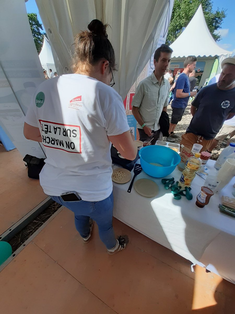 FNSEA44's tweet photo. La fête continue et les crêpes reprennent pour le goûter venez nous retrouver au stand fnsea44 !!
#fnsea44 #JeunesAgriculteurs44 https://t.co/GoQksMUjt2