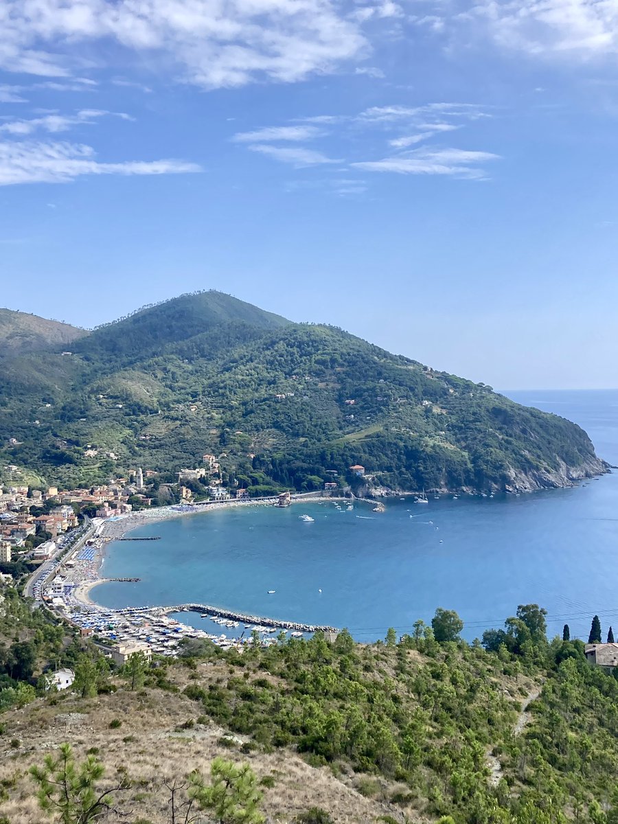 Thinking and riding on home roads. 

#cycling
#liguria
