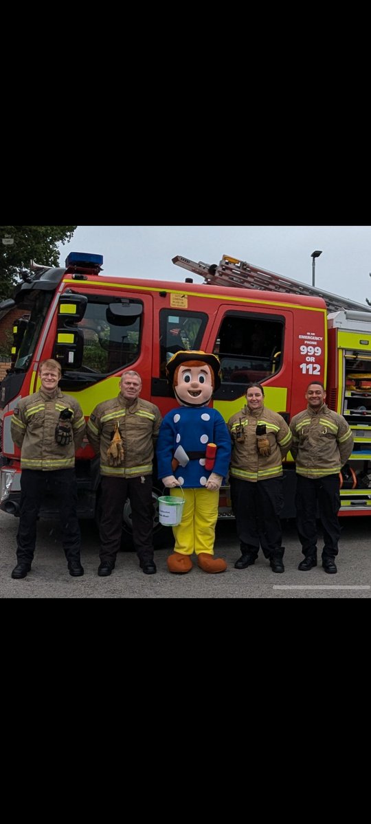 White Watch were invited to the fun day at Smethwick Jamia Masjid today. Great to meet all of our community we serve daily. Thank you #serveourcommunity #wmfs