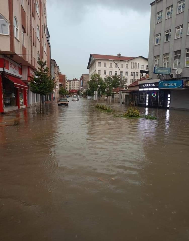Gerçekler bir gün ortaya çıkar,
Yetkililer ise sular çekildikten sonra..

Herkes kendi inandığı gerçeğine inanmaya devam etsin..