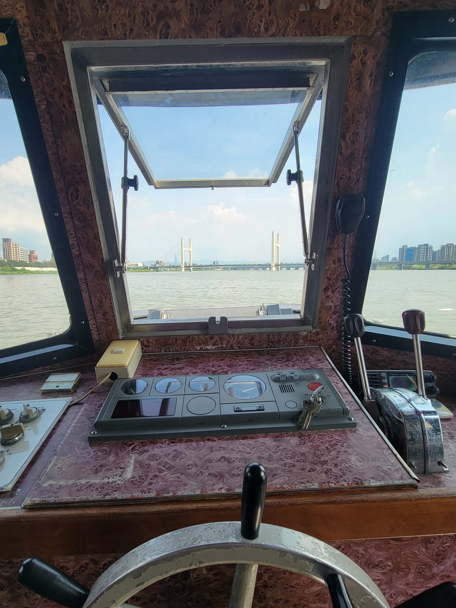 MYCTaiwan's tweet photo. Drive boat to old street😆 https://t.co/vVhkfXOvUp