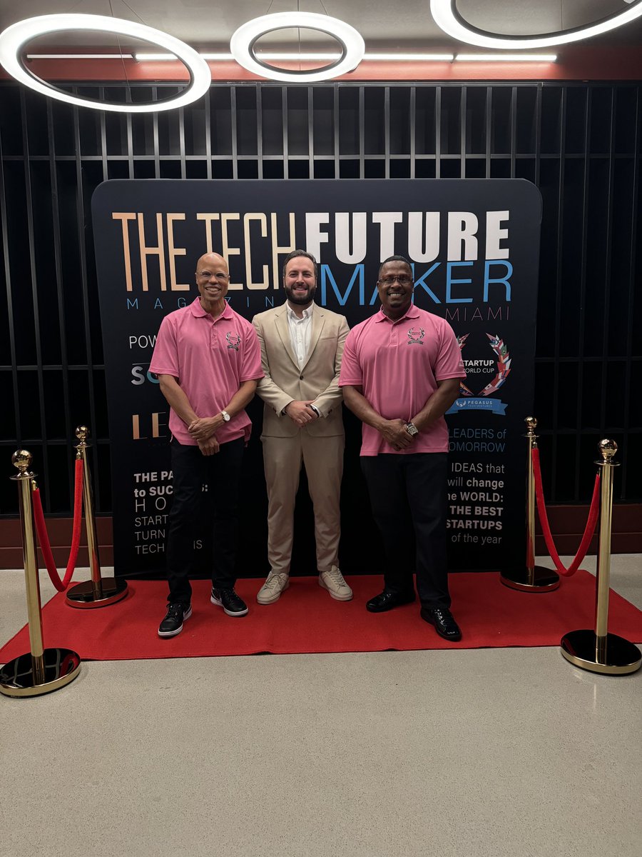 burhansebin's tweet photo. Incredible energy at the #StartupWorldCup Miami final! Huge congratulations to all the startups who showcased groundbreaking innovations. Special thanks to the @thesourcegroups team, @hilmonsorey, and @IamTedLucas for organizing such a fantastic event. Excited to see what the future holds for these startups! 🚀 #MiamiTech #StartupEcosystem