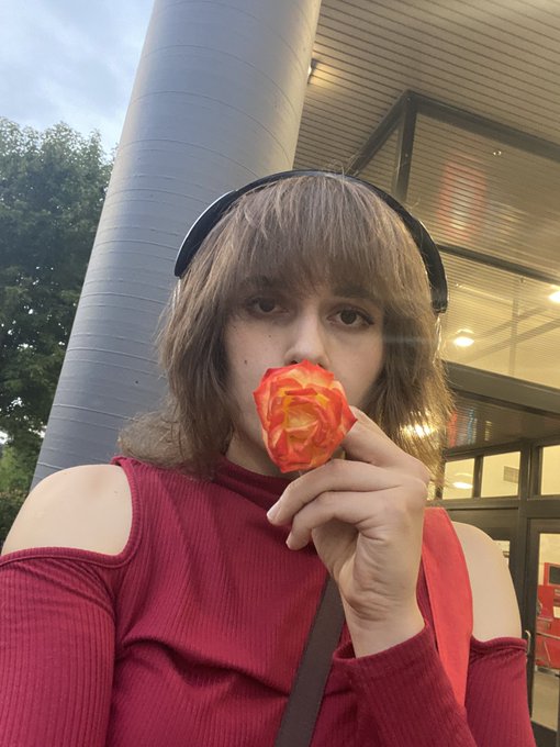 Random c1s guy stopped me and gave me this flower, at first I didn&rsquo;t know what to say besides a shy thank