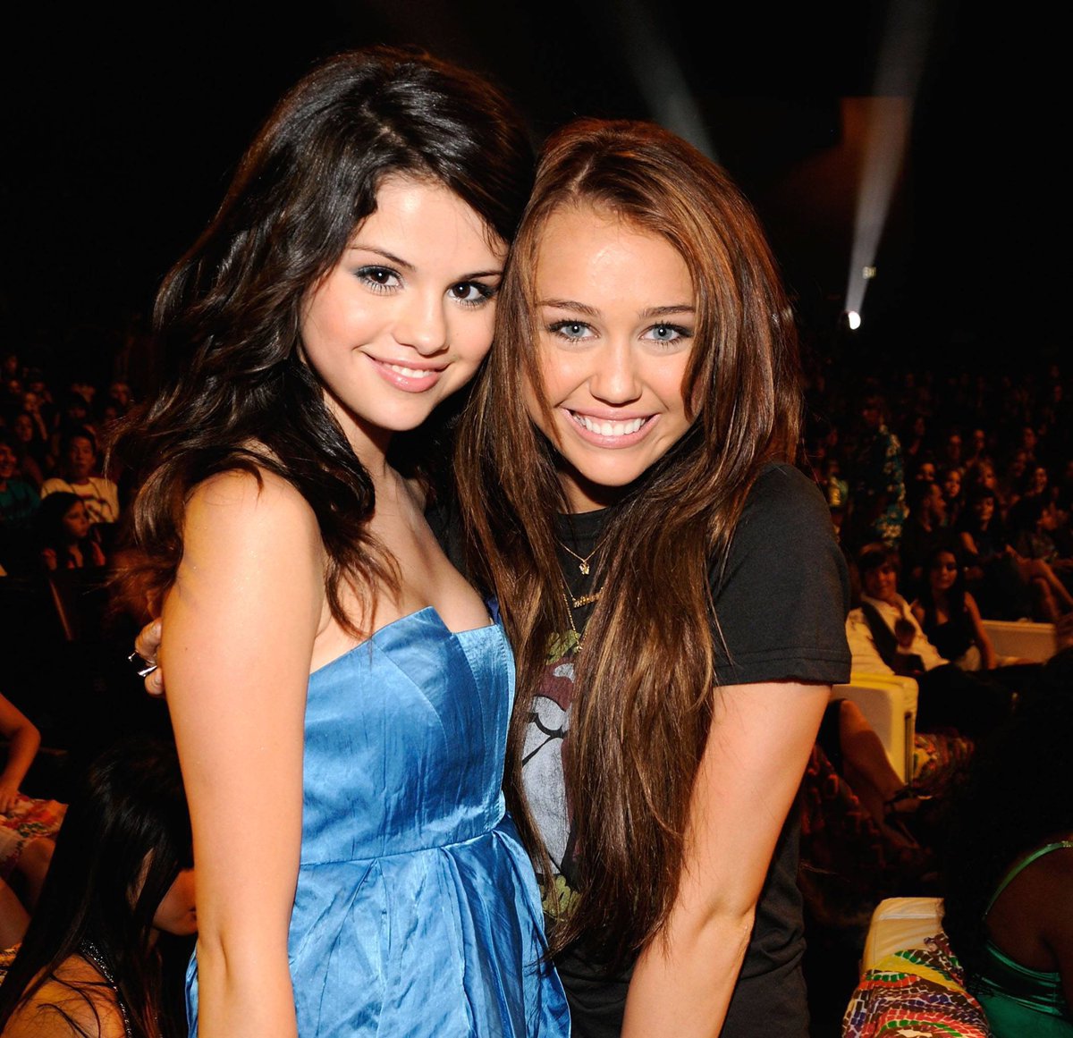 BuzzingPop's tweet photo. A year ago today, Selena Gomez and Miley Cyrus released their music on the same day. https://t.co/y3YLpgmyOl