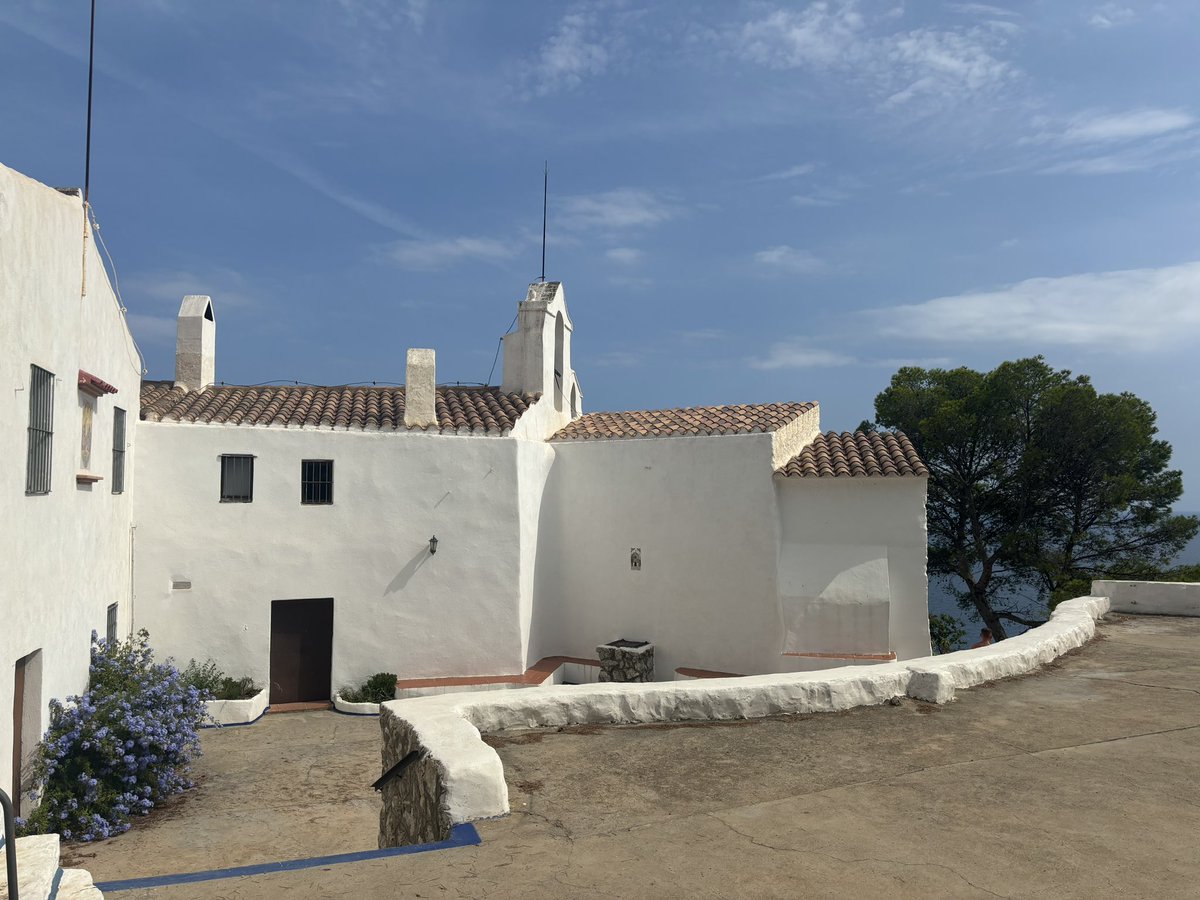 SitgesFriends's tweet photo. Ermita de la Trinitat de #Sitges https://t.co/iVI14bgFH7