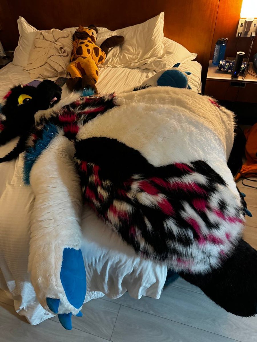 Thanks for letting me be a massive compressed plushie <a href="/nevermournmedia/">Salusa</a>!! It was a fun experience and you were so cool to hang with!