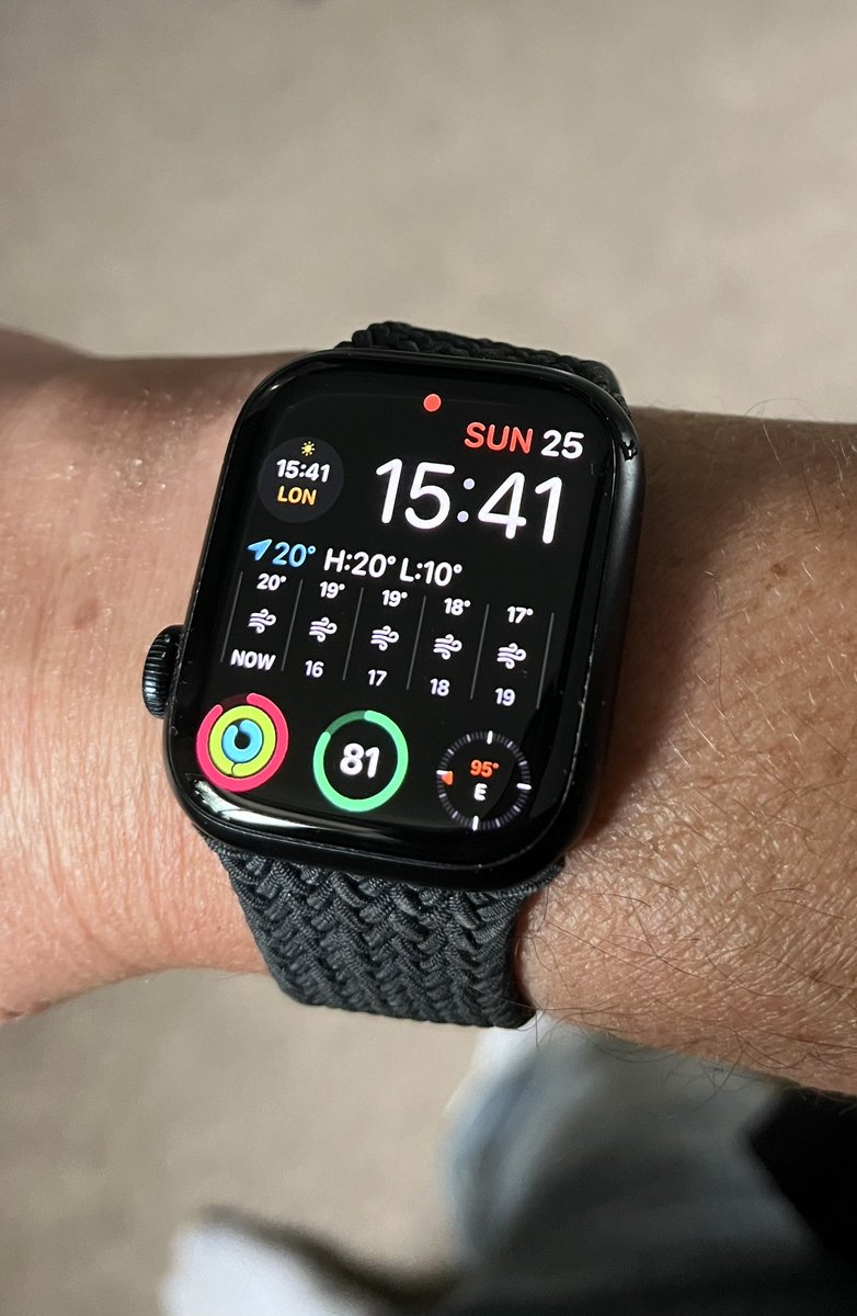 foxhandybread's tweet image. I need @Apple to understand that, as a British person, this is completely useless to me - I only want to know whether its going to be rainy or sunny