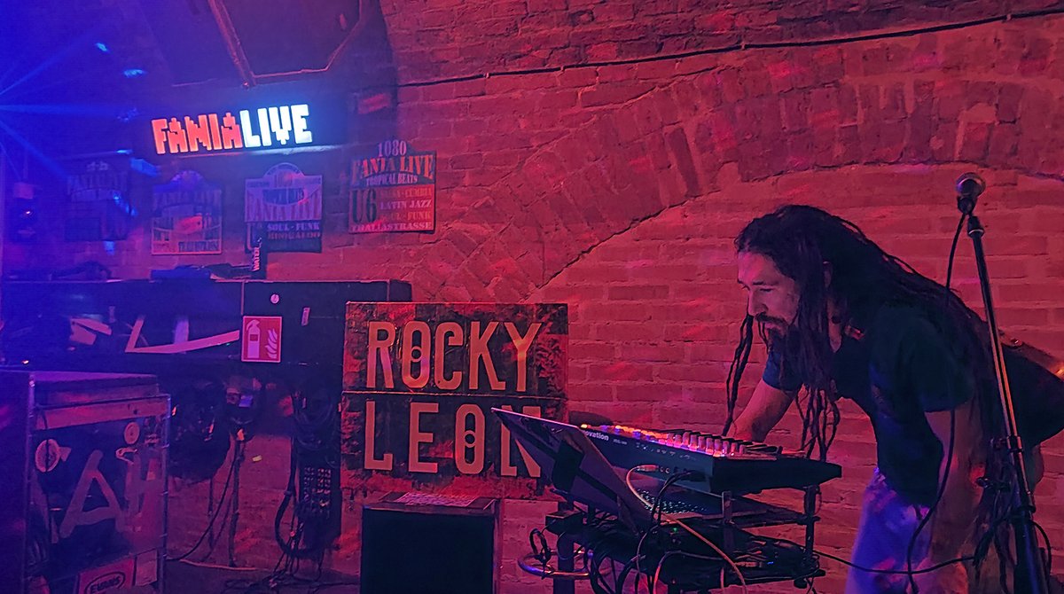 RockyLeon's tweet photo. Pictures from my last gig @fanialive
You can catch my next concert there next Saturday; part of the #guertelnightwalk

U-Bahn Bogen Gürtellinie 22-23, 1080 Wien

[ pictures by: @starplexus ]

#gürtelnightwalk #concert #rockyleon #liveshow #wien #vienna #liveperformance #music https://t.co/5rNI5vxrGl