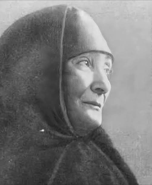 Rahmetli Zübeyde Hanım bugün yaşasa linç edilecek,

20 yıl önce yaşasaydı oğlunun kurduğu kışlalara giremeyecekti

Tam olarak durum bu