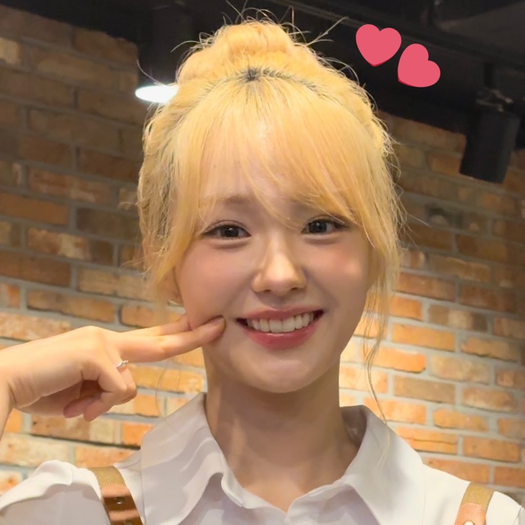 mynanabox's tweet photo. 핰ㅋㅋㅋㅋㅋㅋㅋ권나연 모찌피스 개커여움 #나나 https://t.co/P2n01lJ2an