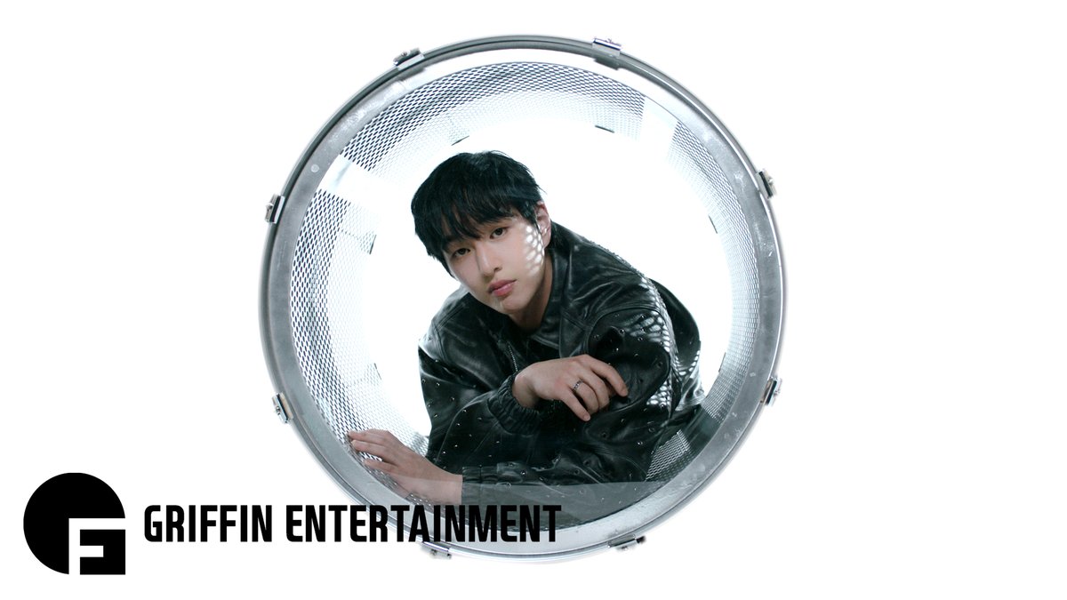 ONEW tweet media