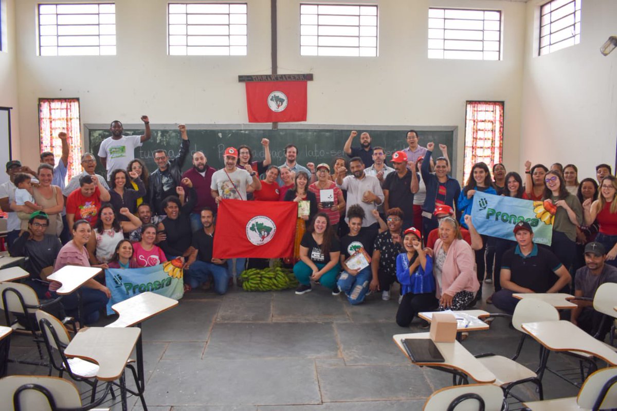 📚🌻 Neste final de semana, o MST, em parceria com o IFSP de São José dos Campos, o INCRA, a Unesp de Marília e a Escola Popular Rosa Luxemburgo, deu início a mais um processo formativo para 60 educandos(as), que são trabalhadores(as) Sem Terra.

1-3