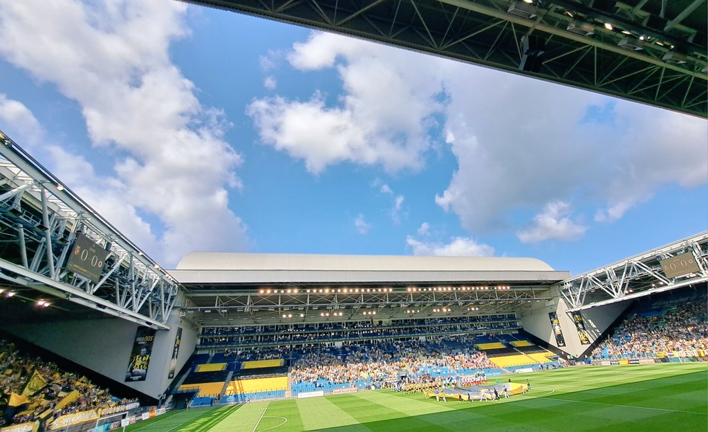 hoekzema59's tweet photo. https://t.co/vg4ZjMIIxU #vitexc te #gelredome vanmiddag, het enthousiasme van #vitesse is hartverwarmend maar de club heeft te weinig kwaliteit in het duel tegen #excelsior en mag blij zijn met het gelijkspel én met keeper #bramel en aanvoerder #büttner https://t.co/c7cfL8Dg9e