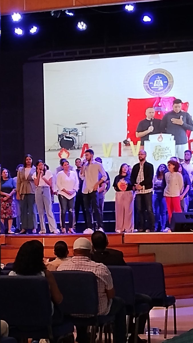 MTejadaC's tweet photo. Los jóvenes de la Iglesia nos dicen: es posible el amor, la alegría, la solidaridad...vivir en abundancia #Gratavida https://t.co/joUDfJZTP2