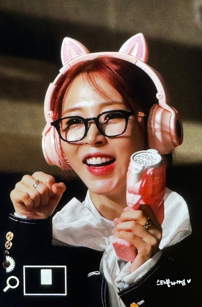 19921222com's tweet photo. 240825 팬싸인회 pre

#문별 #MOONBYUL https://t.co/RKwf8gqGSg