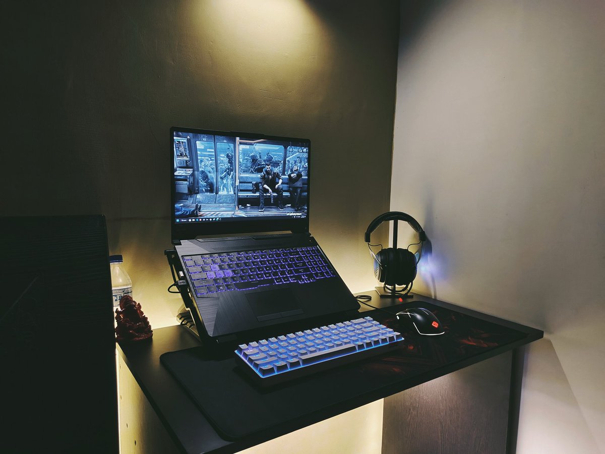 itsyounik's tweet image. The Perfect Minimal Laptop Setup!
what's yours??

#laptop #laptopsetup #asus #TUF