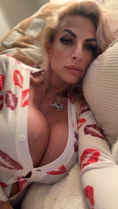 End your day with the sweetest of dreams, and let me be the one who keeps you up just a little bit longer<a href="/tag/goodnight"class="tags"><span>#goodnight</span></a><a href="/tag/sweetdreams"class="tags"><span>#sweetdreams</span></a><a href="/tag/kissme"class="tags"><span>#kissme</span></a>