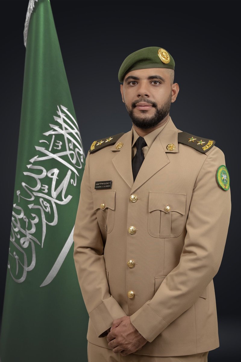 xbadran_99's tweet photo. الحمدلله بكل فخر واعتزاز تم تخرجي من دورة التأهيل العسكري للأطباء بكلية الامير سلطان العسكرية برتبة  ملازم اول طبيب🇸🇦⭐️⭐️ https://t.co/rwWVvMohwg