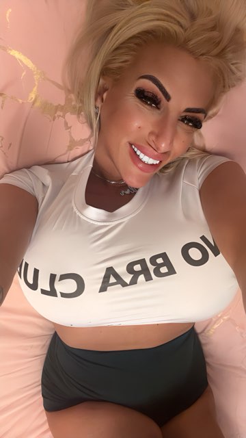 Morning, hun! 🌅 How about a little peek at how I sleep? 😏 Let&rsquo;s make your day even better. 💋 #MorningVibes<a href="/tag/morningvibes"class="tags"><span>#morningvibes</span></a><a href="/tag/sneakpeek"class="tags"><span>#sneakpeek</span></a><a href="/tag/justwokeup"class="tags"><span>#justwokeup</span></a>